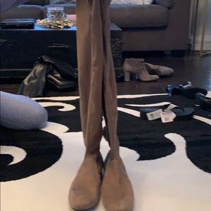 Brand new,tan suede boots,